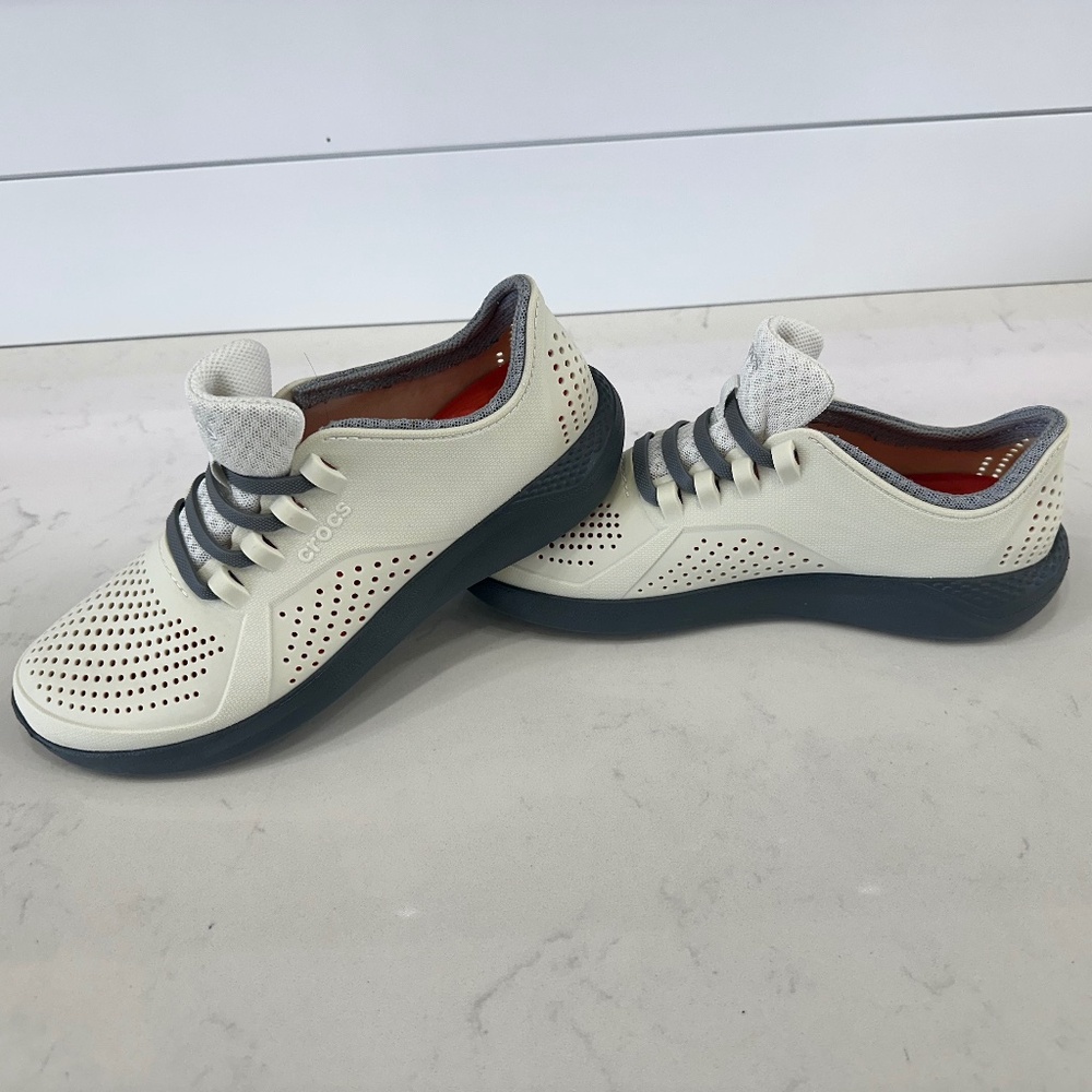 EUC Crocs LiteRide Pacer Sneakers